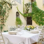 Corte Paolina - Charming Courtyard Inside Lucca