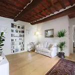 Corte Paolina - Charming Courtyard Inside Lucca
