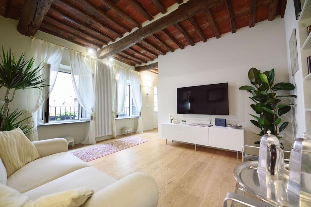 Corte Paolina - Charming Courtyard Inside Lucca