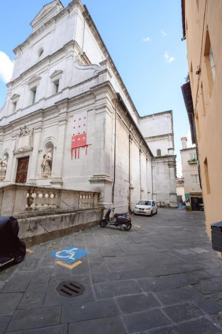 Corte Paolina - Charming Courtyard Inside * Lucca